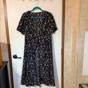 Chic Black Floral Midi Dress